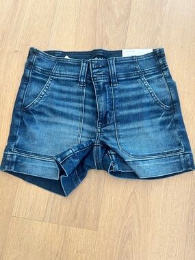 NWT American Eagle Next Level Denim Double Button Patch Pocket Shorts. Size 2